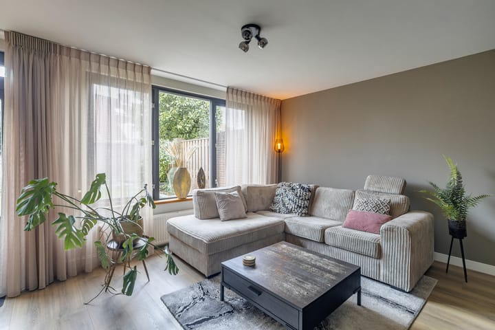 Photo 9 of Burgemeester Poortstraat 32