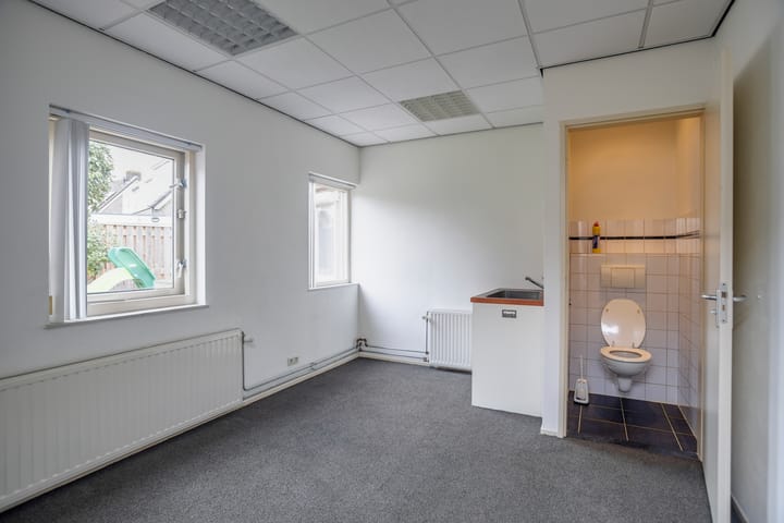 Photo 27 of Burgemeester Poortstraat 32