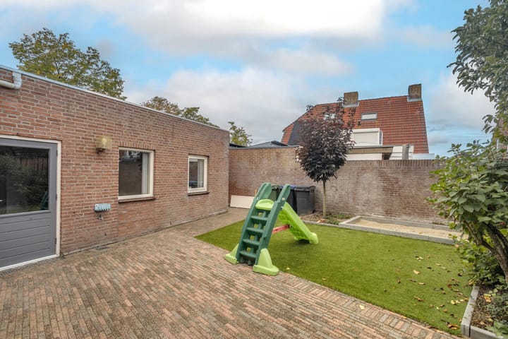 Photo 29 of Burgemeester Poortstraat 32