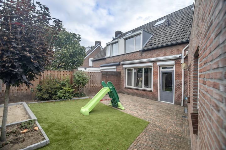 Photo 31 of Burgemeester Poortstraat 32