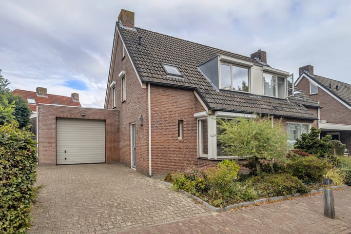 Photo 32 of Burgemeester Poortstraat 32