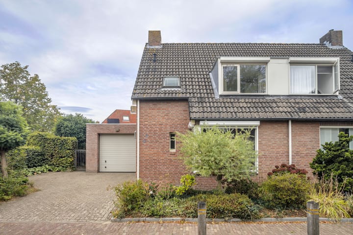 Photo 33 of Burgemeester Poortstraat 32