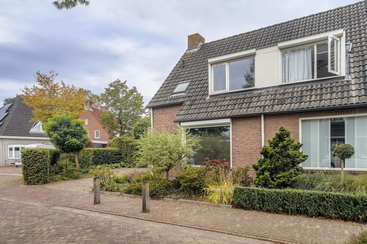 Photo 34 of Burgemeester Poortstraat 32