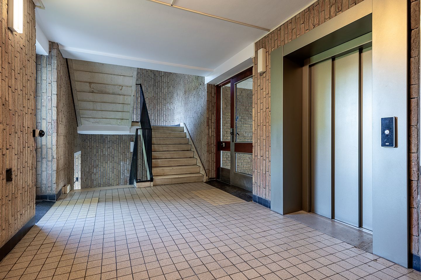 Photo 10 of Aert van Neslaan 506