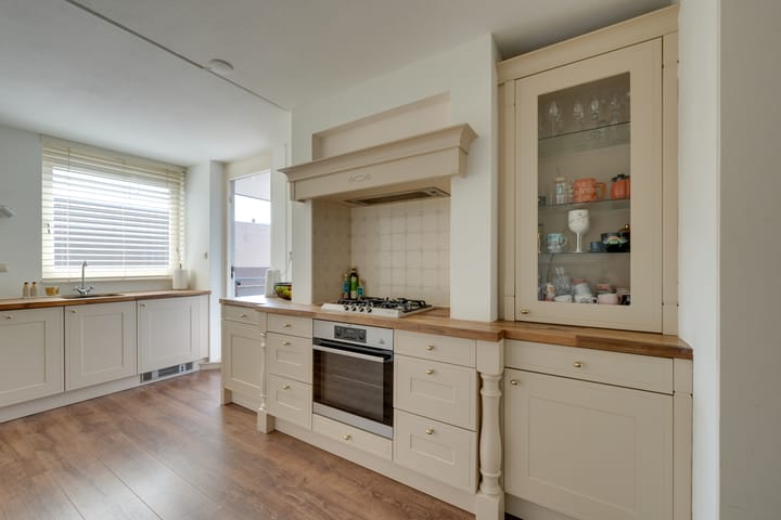 Photo 3 of Plantsoenstraat 10