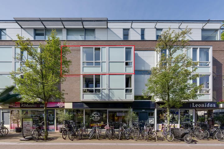 Photo 4 of Plantsoenstraat 10