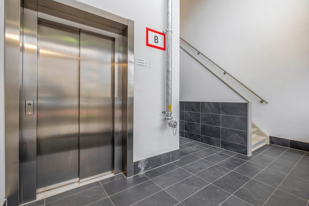 Photo 7 of Windvaan 61