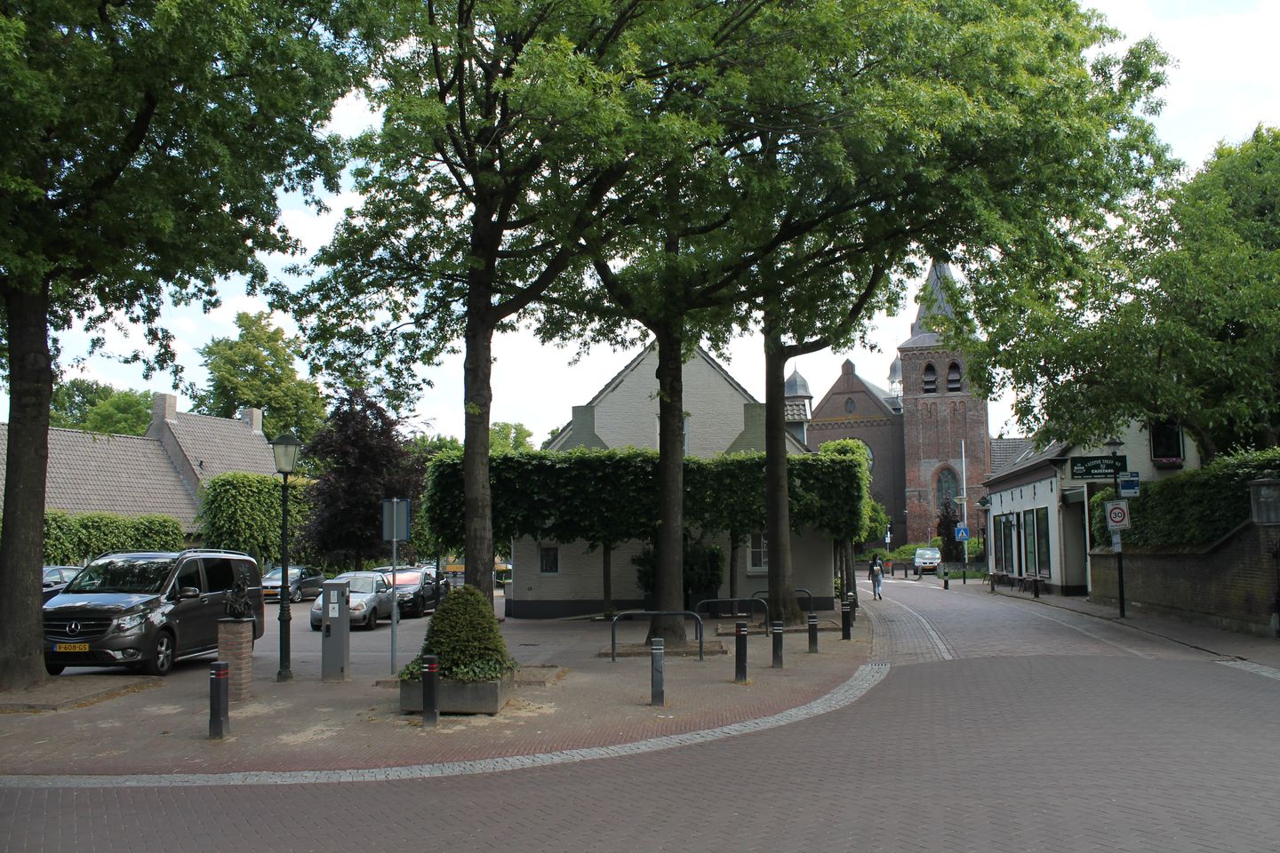 Bekijk foto 3 van Dorpsstraat 2