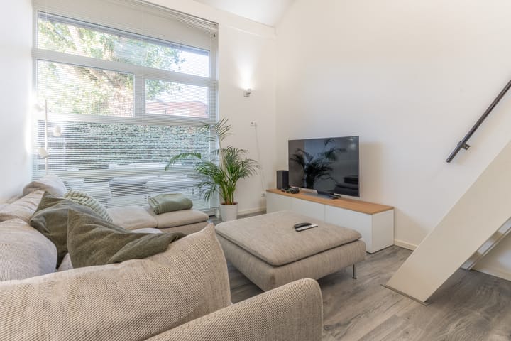 Foto 10 van Mezenhof 14-A