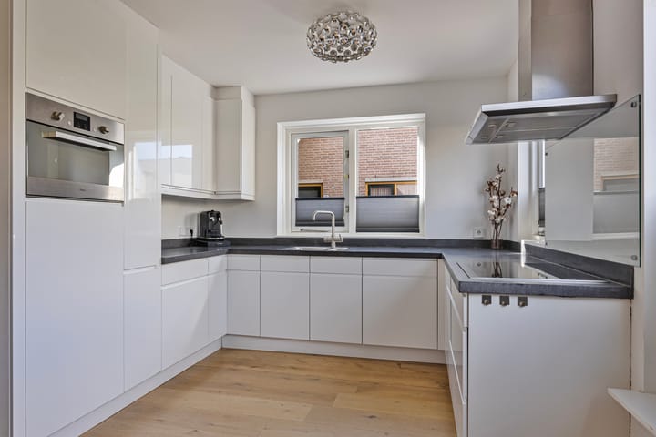 Photo 4 of Marga Klompéstraat 12