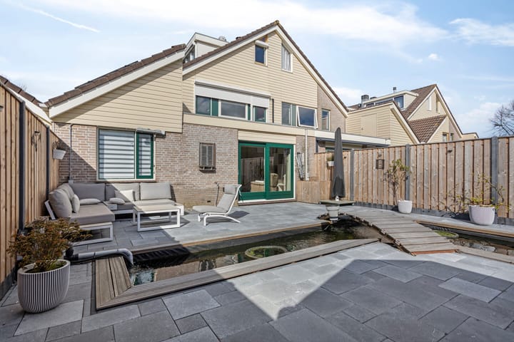 Photo 16 of Marga Klompéstraat 12