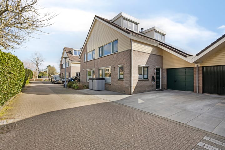 Photo 31 of Marga Klompéstraat 12