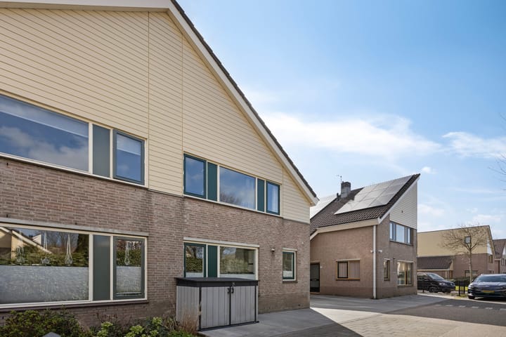 Photo 32 of Marga Klompéstraat 12