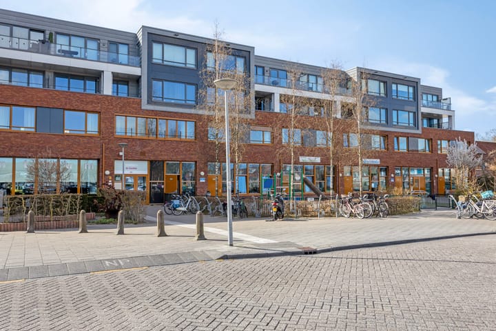 Photo 34 of Marga Klompéstraat 12