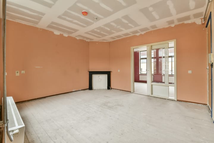 Photo 2 of Van Houweningenstraat 48-3