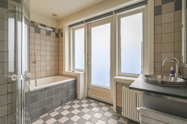 Foto 26 van Van Tuyllweg 33