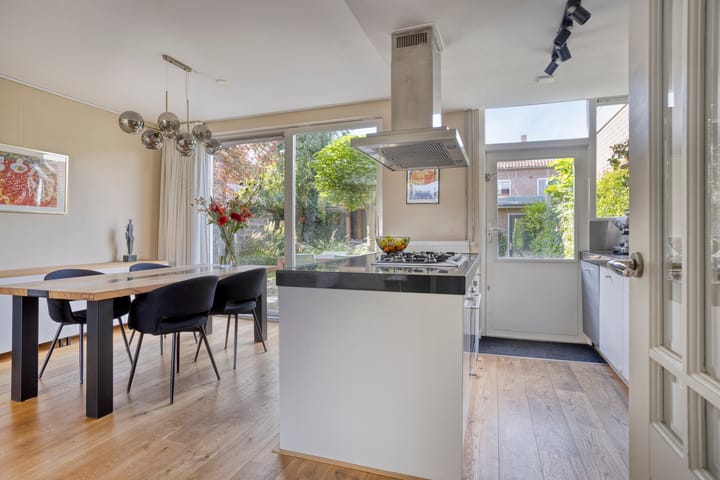 Photo 2 of Aasdomstraat 11