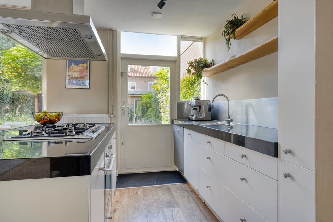 Photo 8 of Aasdomstraat 11