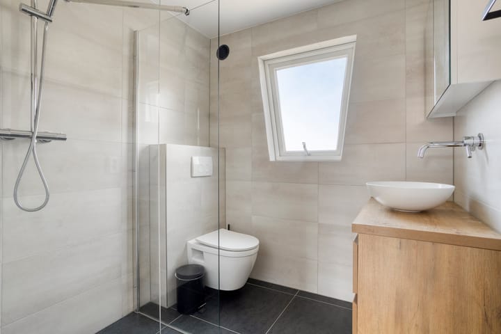 Photo 16 of Aasdomstraat 11