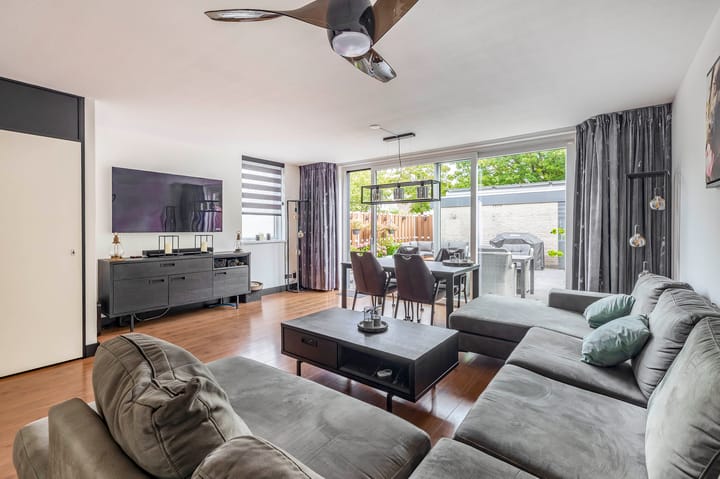 Photo 2 of Clara Wichmannstraat 27