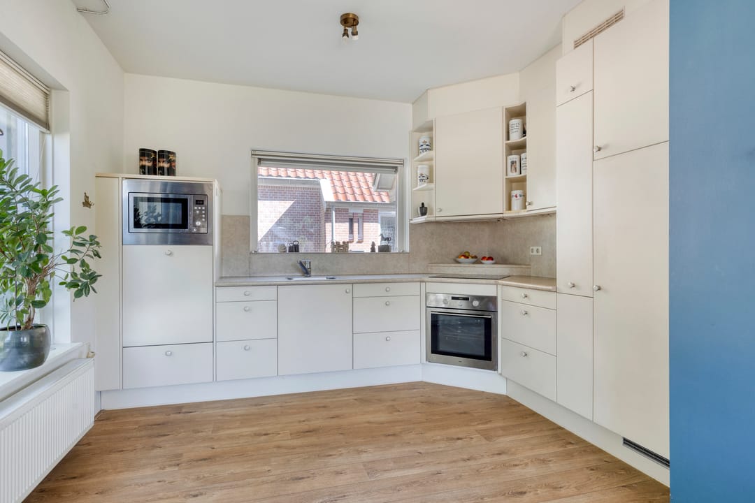 Photo 13 of Zuiderstraat 30