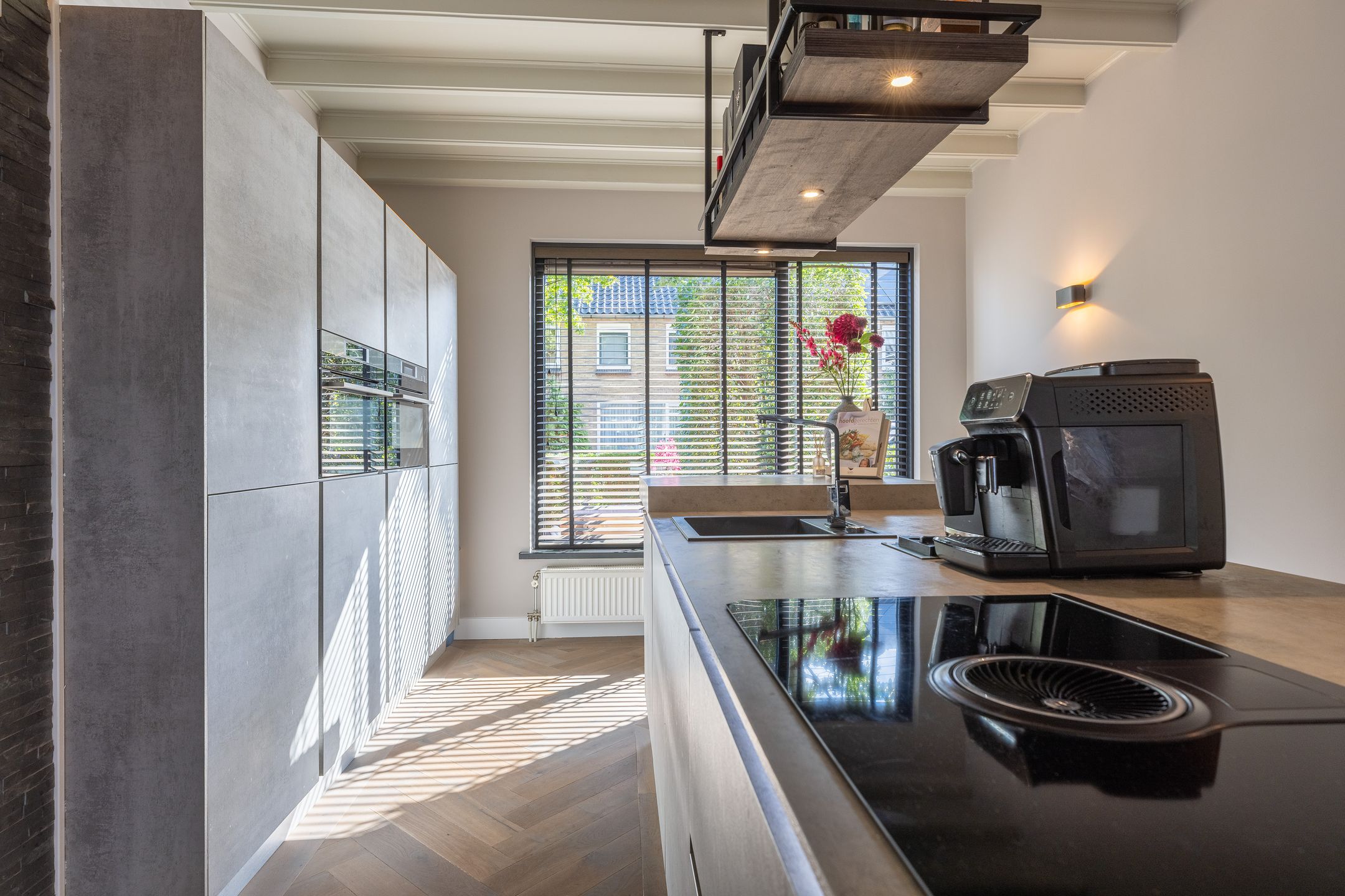 Photo 18 of Witte de Withstraat 17