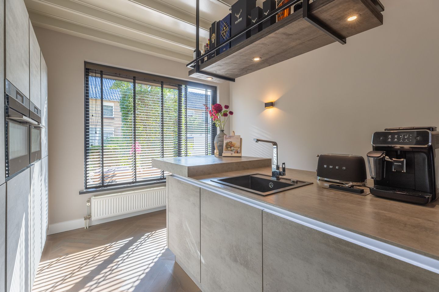 Photo 19 of Witte de Withstraat 17