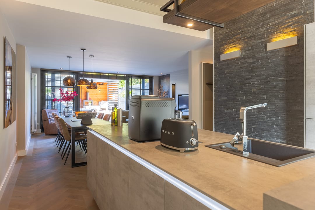 Photo 22 of Witte de Withstraat 17