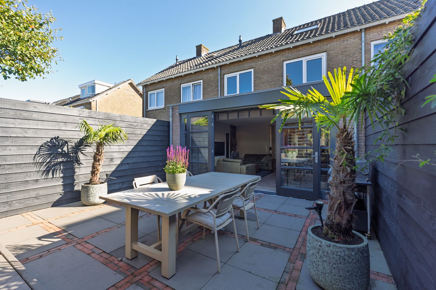 Photo 44 of Witte de Withstraat 17