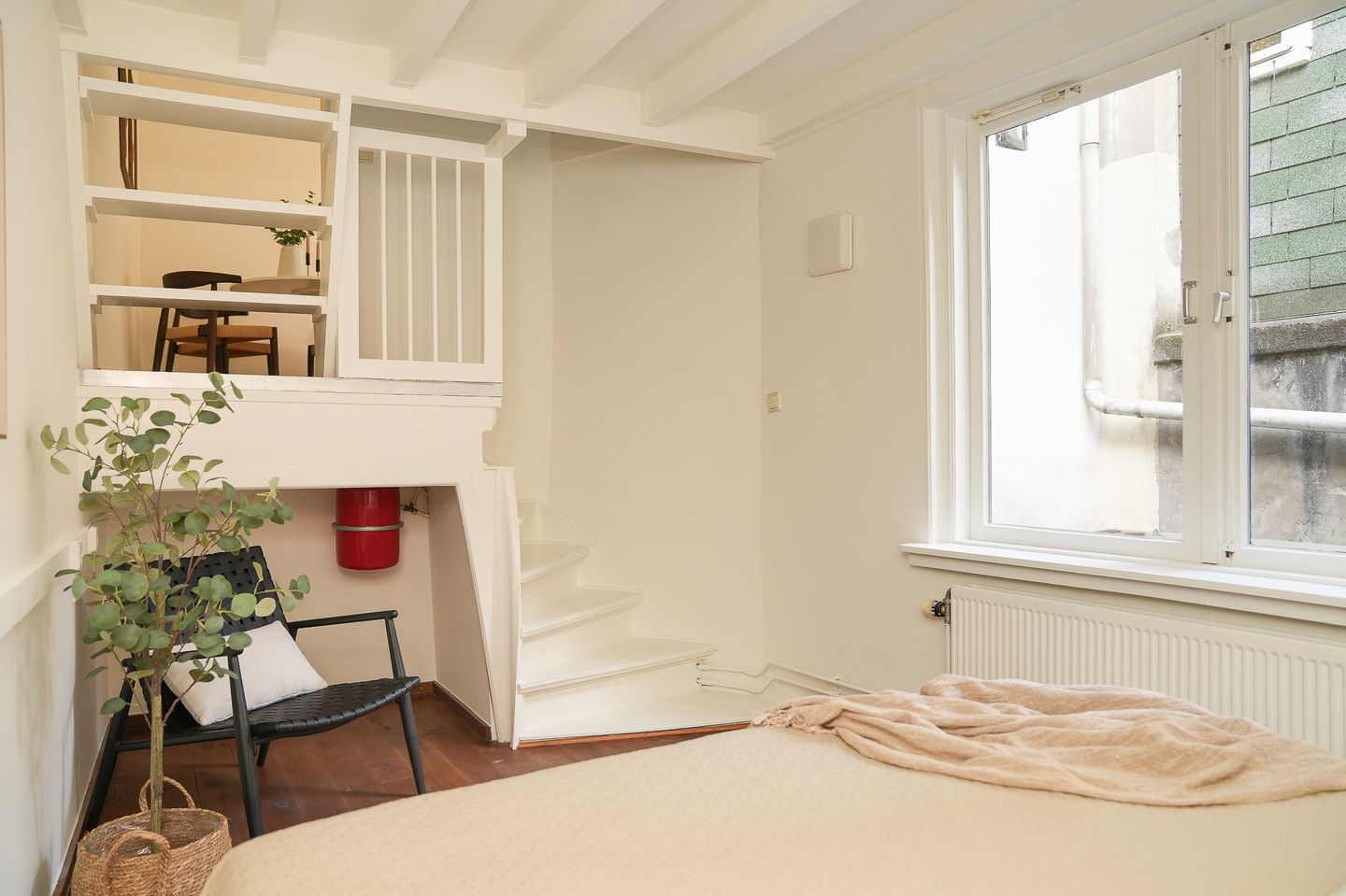 734.jpg?options=width=1440