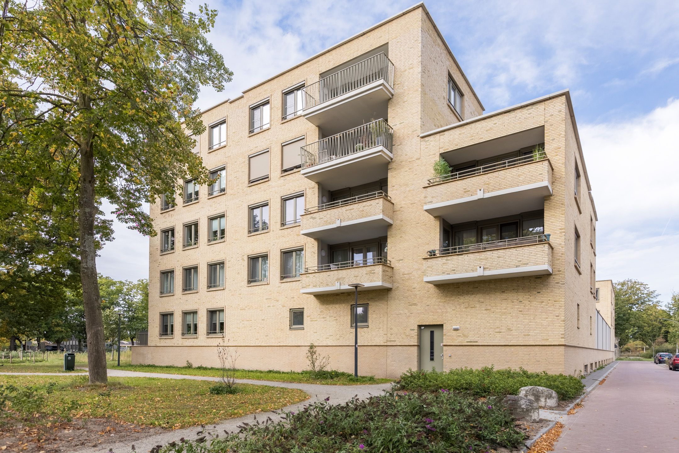 Photo 36 of Heinsiusstraat 115