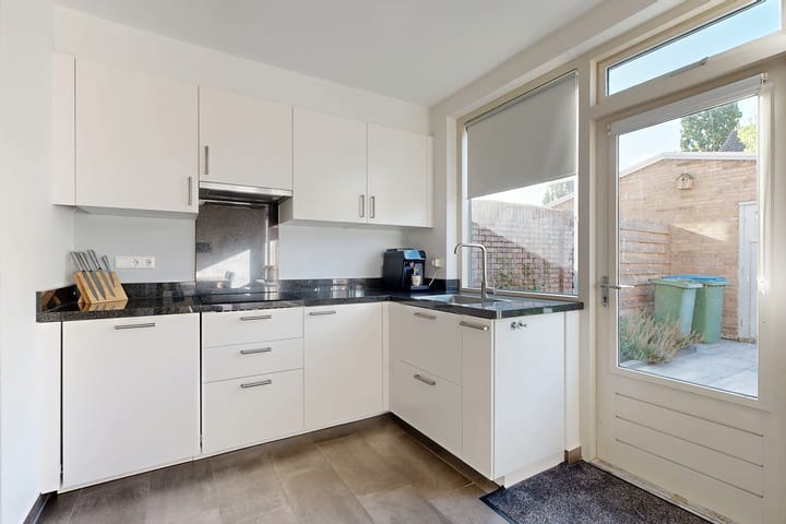 Photo 4 of Veltstraat 12