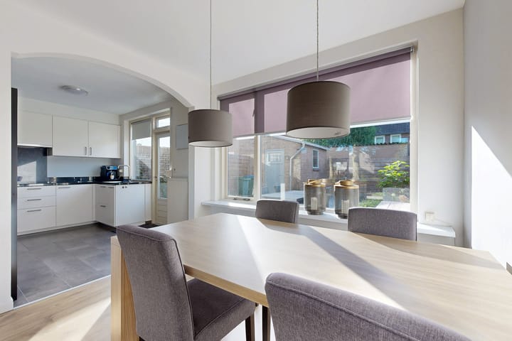 Photo 11 of Veltstraat 12