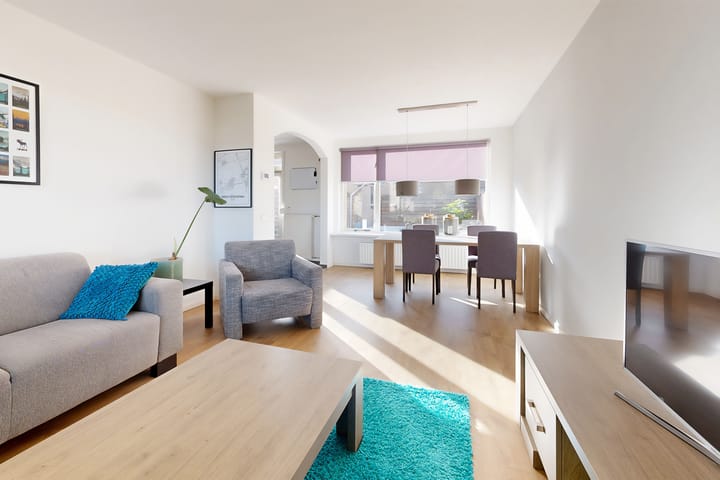 Photo 15 of Veltstraat 12