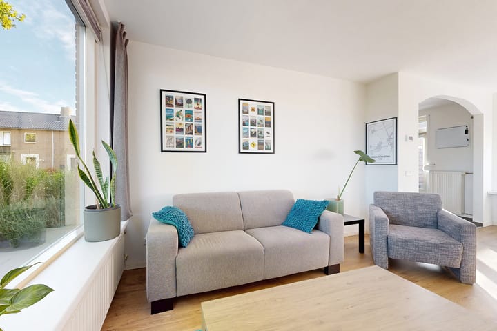 Photo 16 of Veltstraat 12