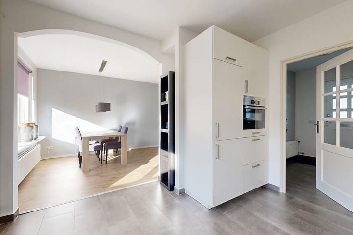 Photo 19 of Veltstraat 12