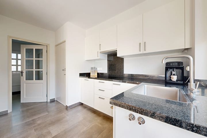 Photo 21 of Veltstraat 12