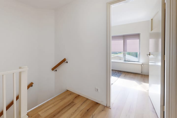 Photo 25 of Veltstraat 12