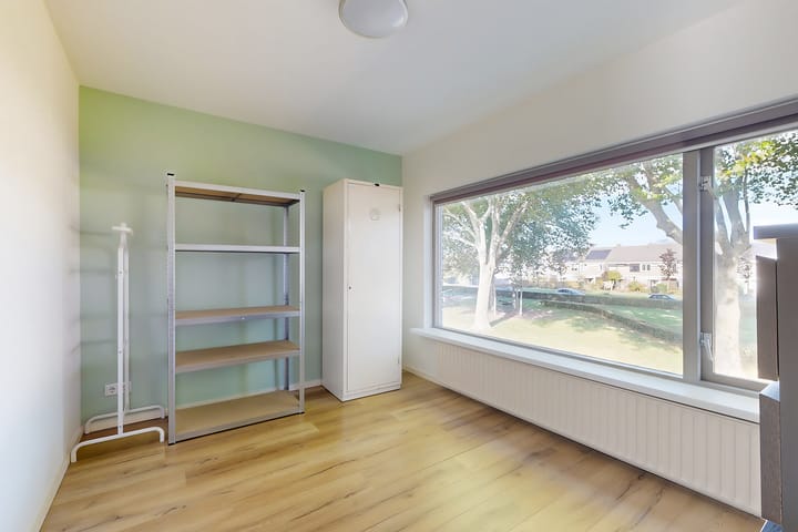 Photo 33 of Veltstraat 12