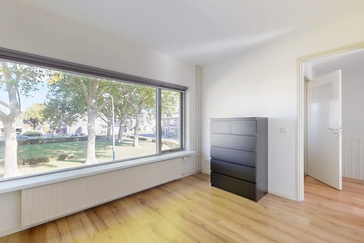 Photo 34 of Veltstraat 12