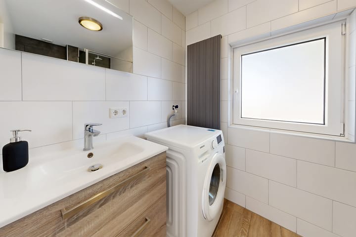 Photo 36 of Veltstraat 12