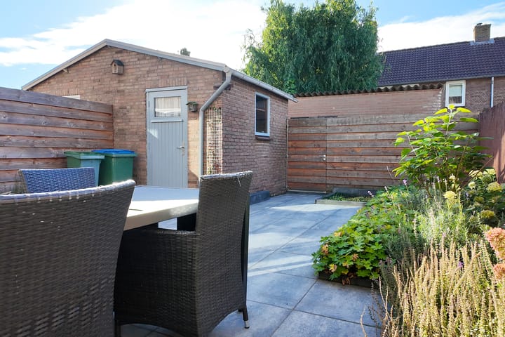 Photo 41 of Veltstraat 12