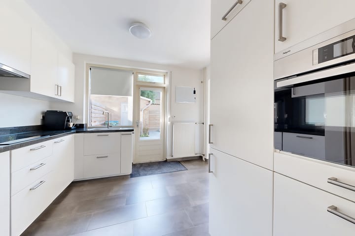 Photo 23 of Veltstraat 12