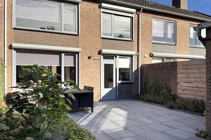 Photo 43 of Veltstraat 12