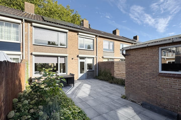 Photo 44 of Veltstraat 12