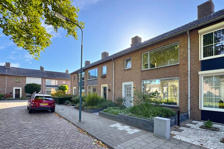 Photo 48 of Veltstraat 12