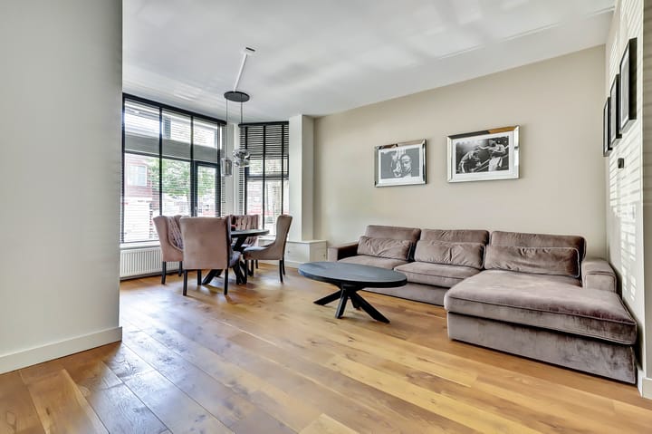 Foto 2 van Caan van Necklaan 11