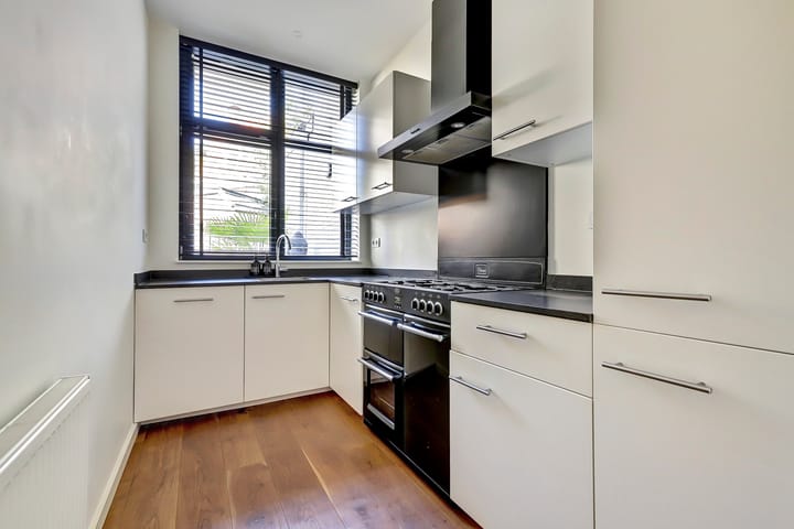 Foto 3 van Caan van Necklaan 11