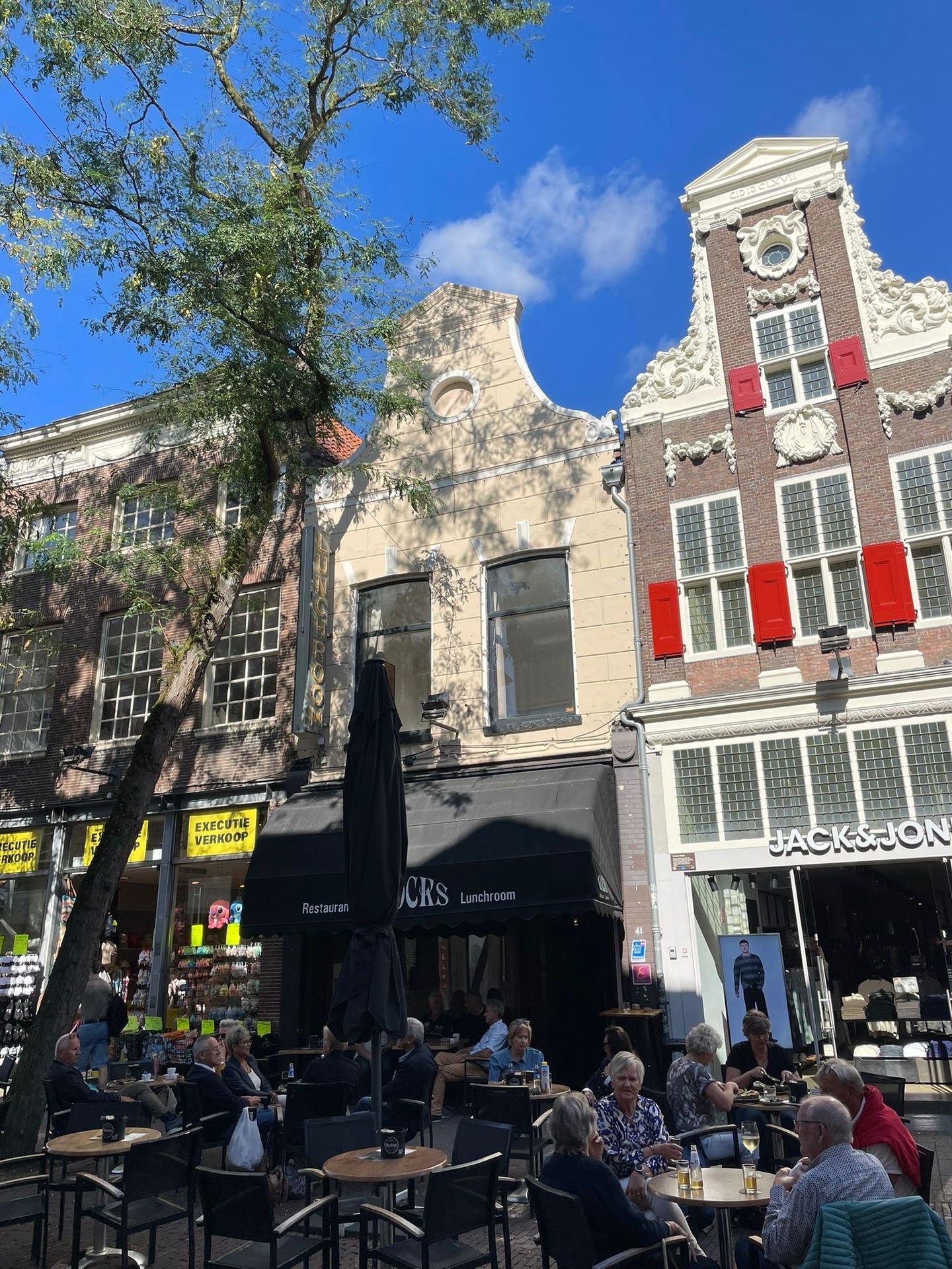 View photo 2 of Diezerstraat 41