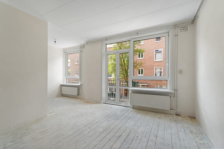 Photo 2 of Moerdijkstraat 31-1